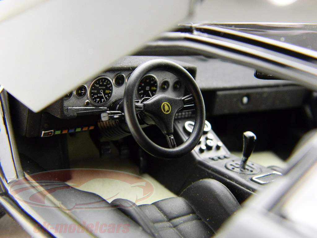 Lamborghini Countach LP400 Год 1974 черный / черный 1:18 Kyosho