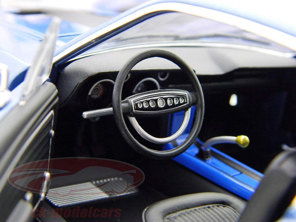 Ford Mustang GT Fastback Anno 1968 nero / blu 1:18 Greenlight