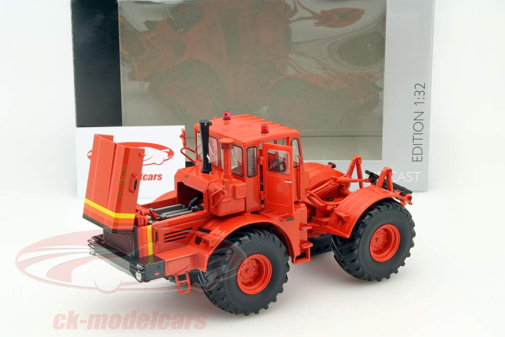 Belarus 7011 トラクター 赤 1:32 Schuco