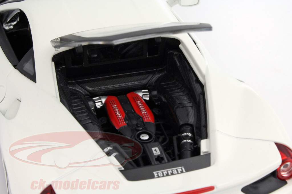 Ferrari 488 GTB white 1:18 Bburago