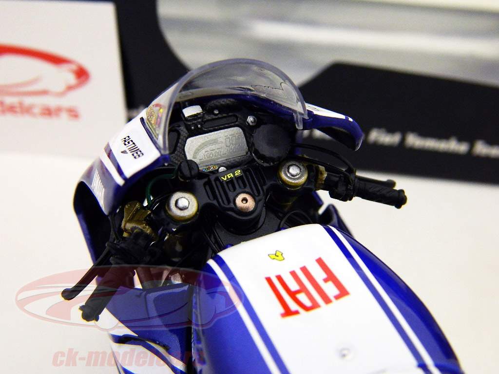 Minichamps 1:12 Valentino Rossi Yamaha YZR-M1 MotoGP 2010