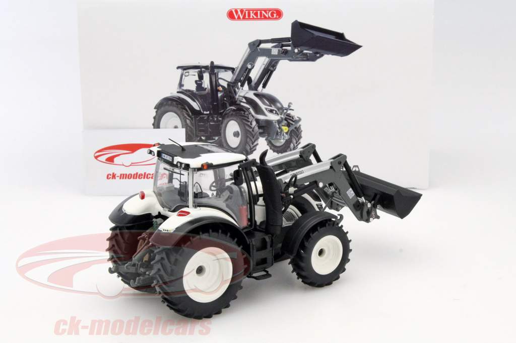 Valtra T174 tractor with front loaders black 1:32 Wiking