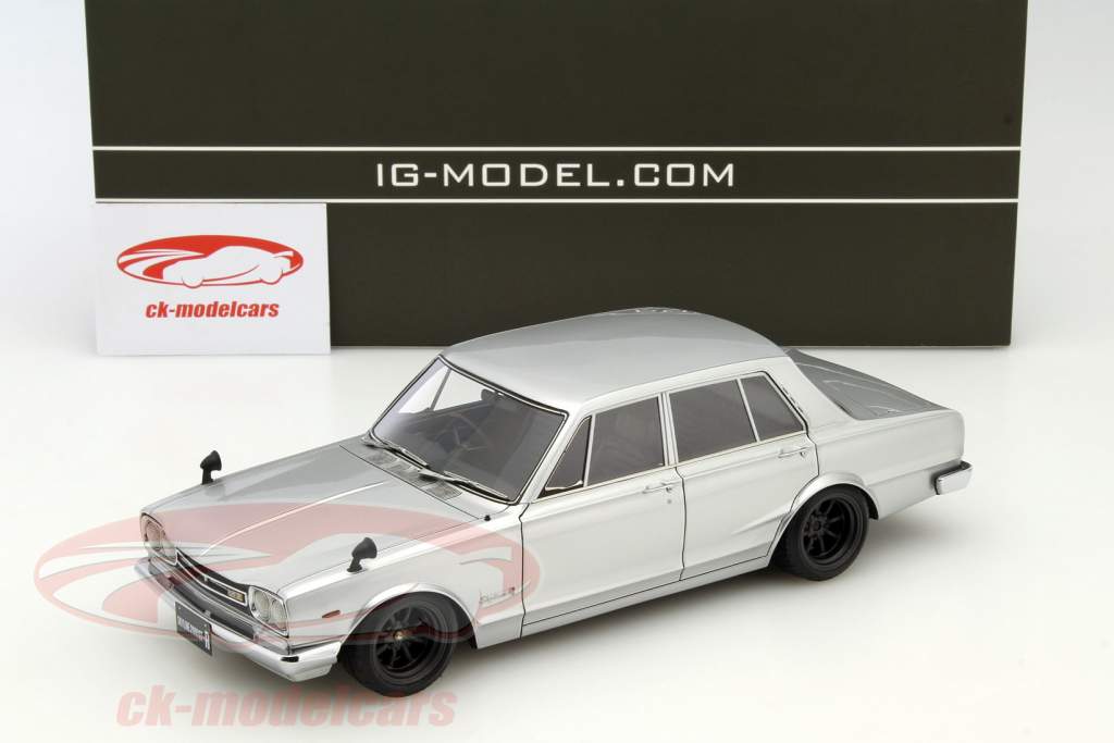 Nissan Skyline 2000 GT-R argento 1:18 Ignition Model