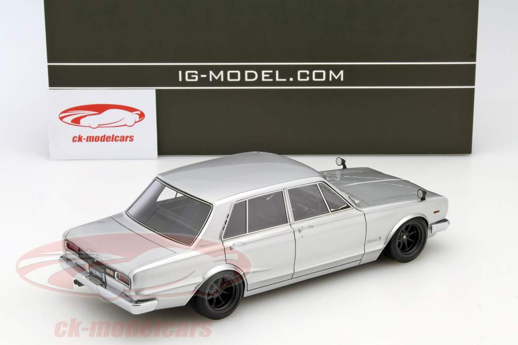 Nissan Skyline 2000 GT-R prata 1:18 Ignition Model