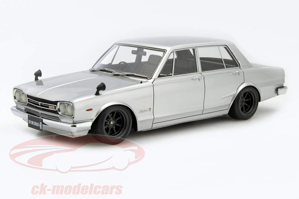 Nissan Skyline 2000 GT-R 銀 1:18 Ignition Model