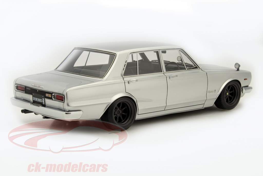 Nissan Skyline 2000 GT-R argento 1:18 Ignition Model