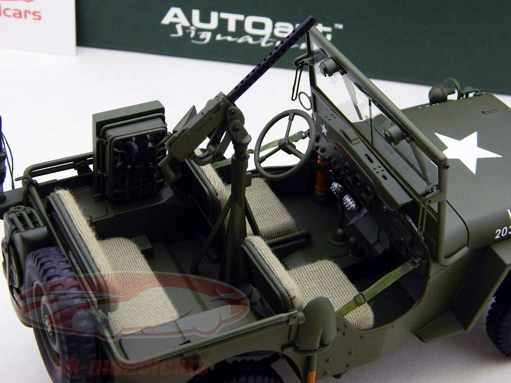 オートアート社ウィリスジープ 51a-XX+uVxL._UF350,350_QL80_.jpg