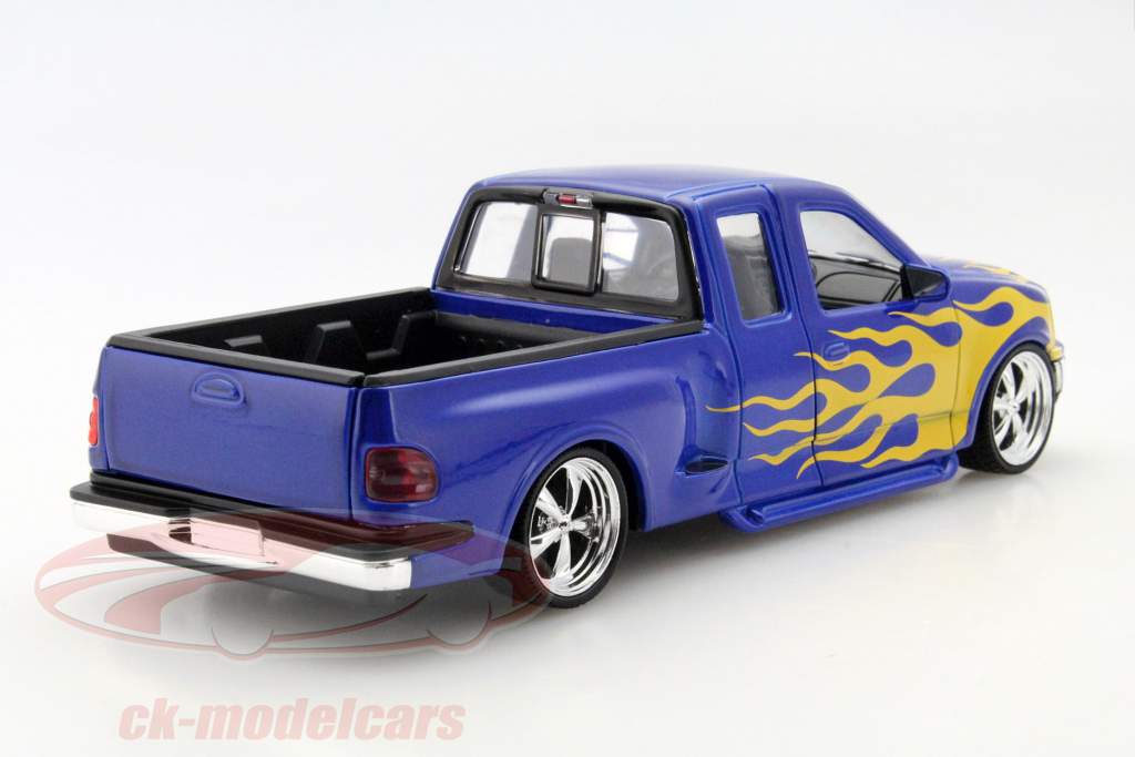 Welly 1:24 Ford F-150 Flareside Supercab Pick-Up year 1999