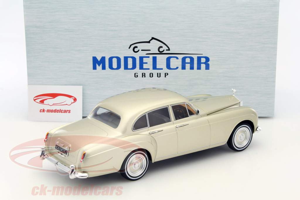 Rolls Royce Silver Cloud III Flying Spur RHD beigemetallic 1:18 ModelCar Group