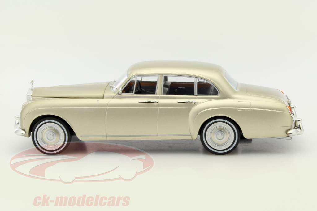 Rolls Royce Silver Cloud III Flying Spur RHD beigemetallic 1:18 ModelCar Group