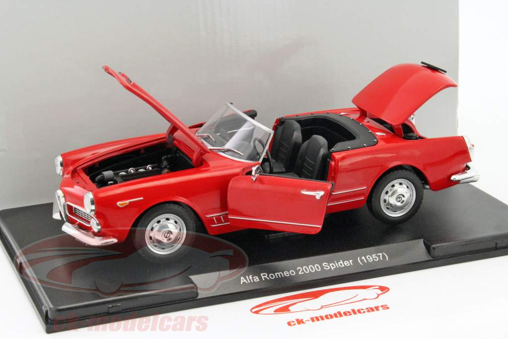 Alfa Romeo 2000 Spider 建造年份 1957 红 1:24 Leo Models