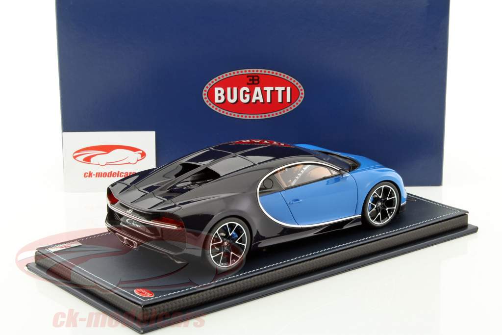 Bugatti Chiron año de construcción 2016 azul / azul oscuro metálico con escaparate 1:18 MR Models