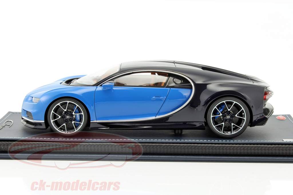 Bugatti Chiron año de construcción 2016 azul / azul oscuro metálico con escaparate 1:18 MR Models