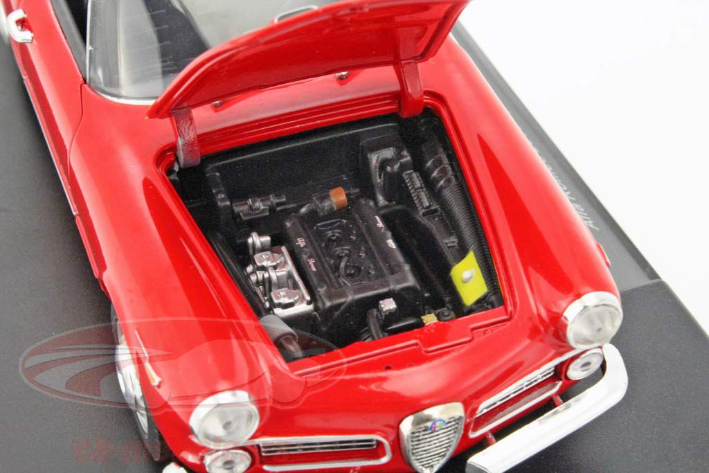 Alfa Romeo 2000 Spider 建造年份 1957 红 1:24 Leo Models