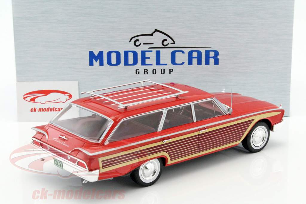Ford Country Squire と 木目調 赤 1:18 ModelCar Group