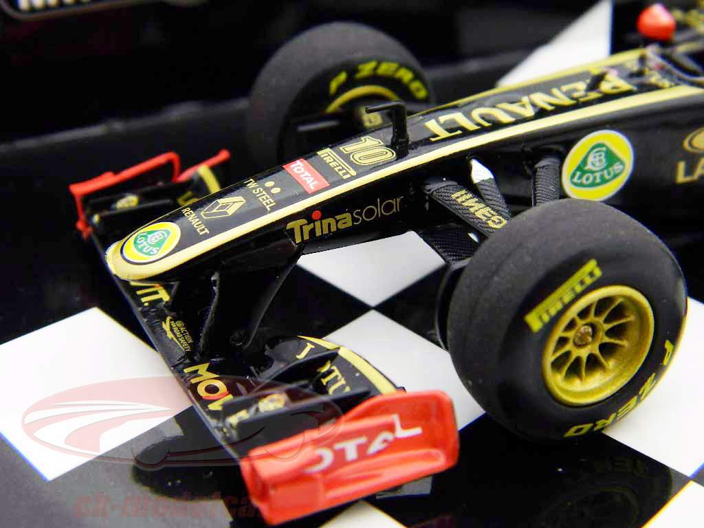 Minichamps 1:43 V. Petrov Lotus Renault GP R31 formula one