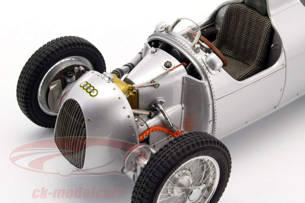 Auto Union Typ C anno di costruzione 1936/37 argento 1:18 CMC