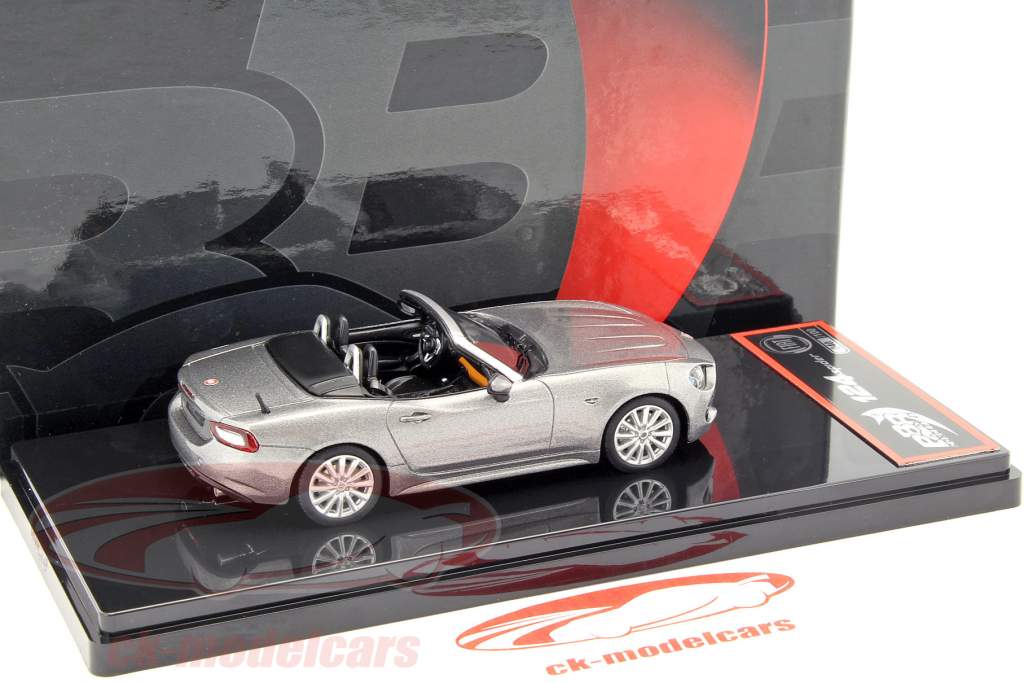Fiat 124 Spider Convertible silber metallic 1:43 BBR