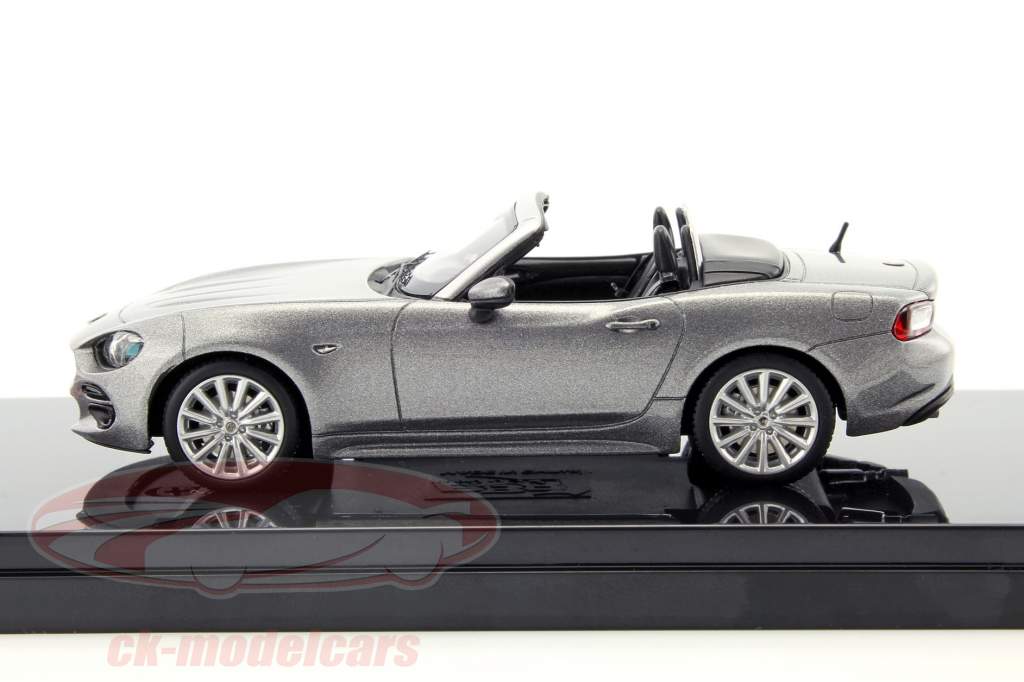 Fiat 124 Spider Convertible silber metallic 1:43 BBR