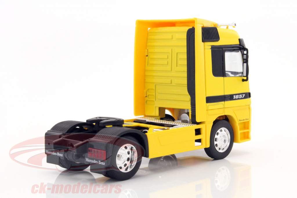 Mercedes-Benz Actros 4x2 geel 1:32 Welly