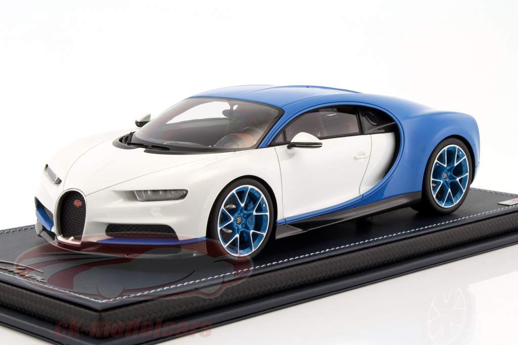 Bugatti Chiron blauw / wit met vitrine 1:18 MR Models