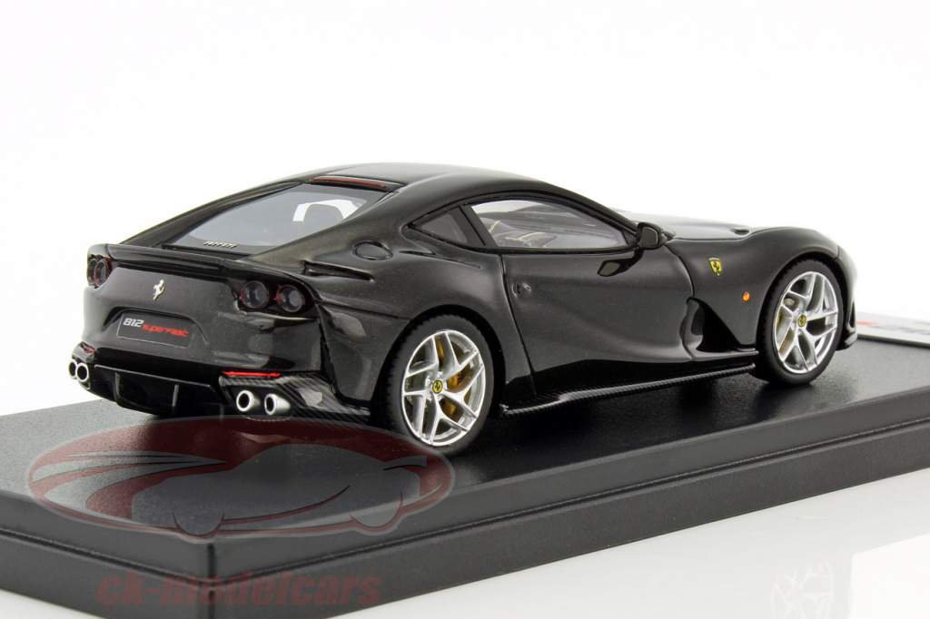 Ferrari 812 Superfast sort metallisk 1:43 LookSmart