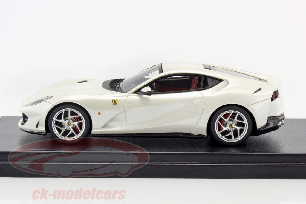 Ferrari 812 Superfast blanc perle 1:43 LookSmart