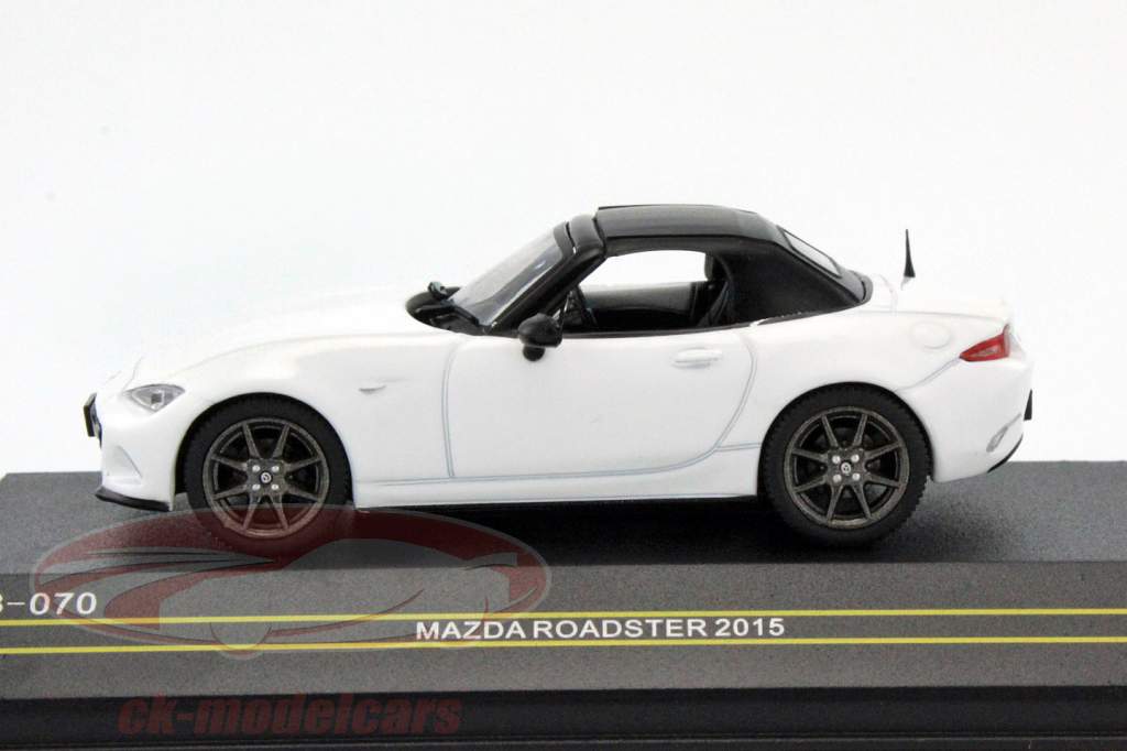 Mazda MX-5 Roadster Closed Top Baujahr 2015 weiß metallic 1:43 First43 Models