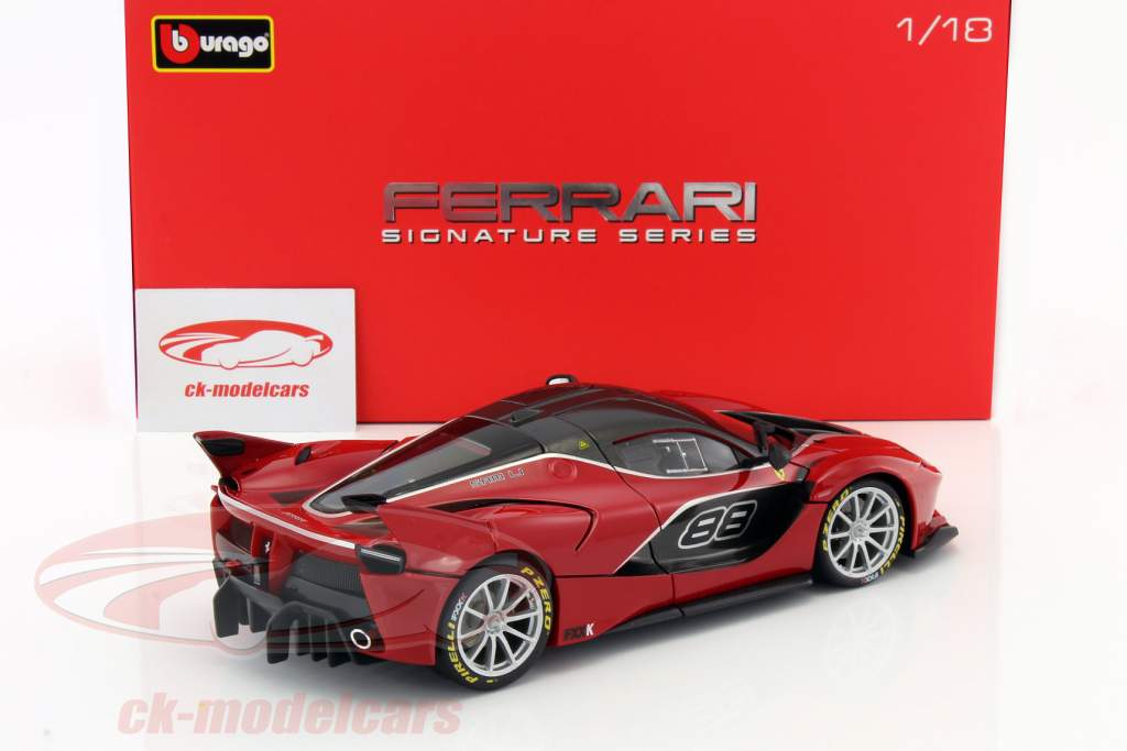 Ferrari FXX-K #88 red / black 1:18 Bburago Signature