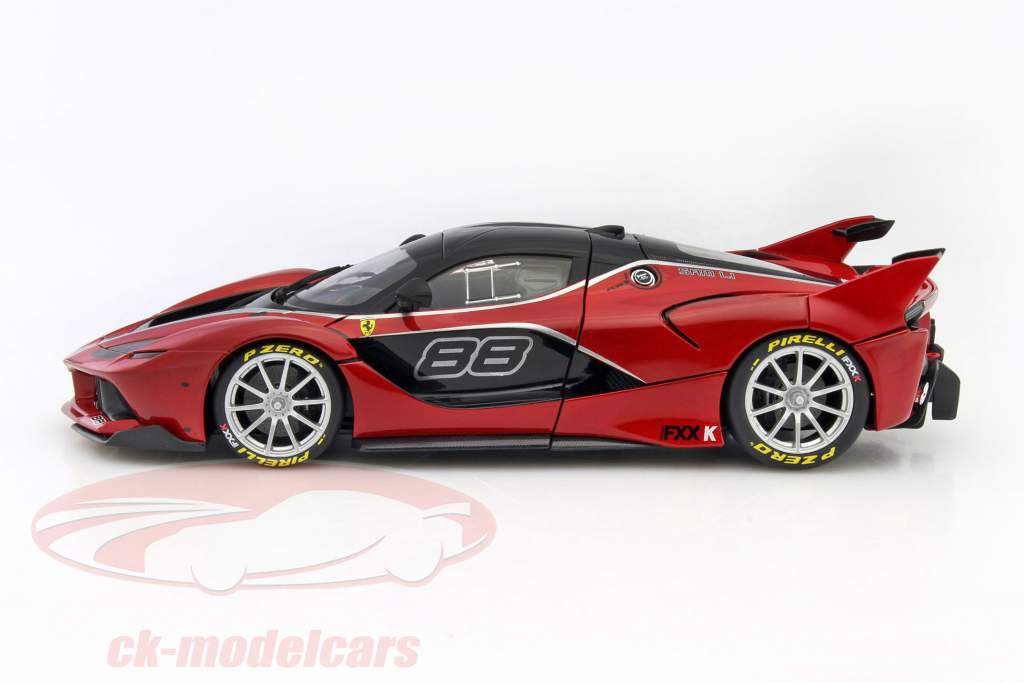 Ferrari FXX-K #88 red / black 1:18 Bburago Signature