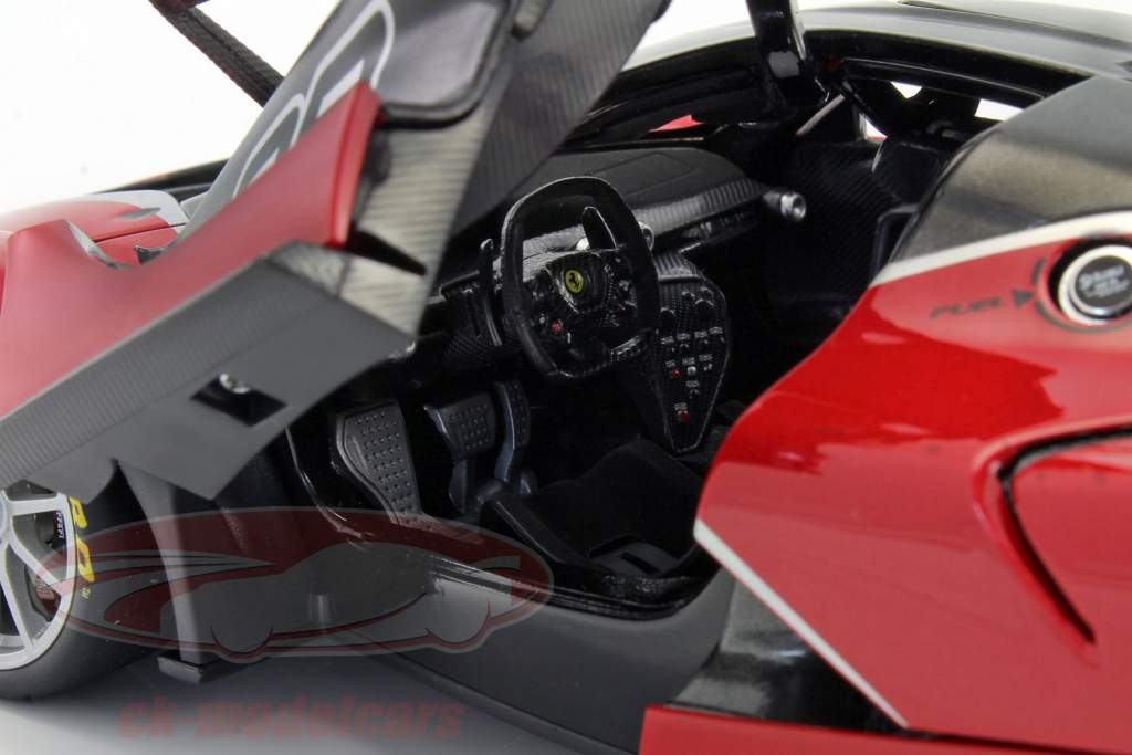 Ferrari FXX-K #88 red / black 1:18 Bburago Signature