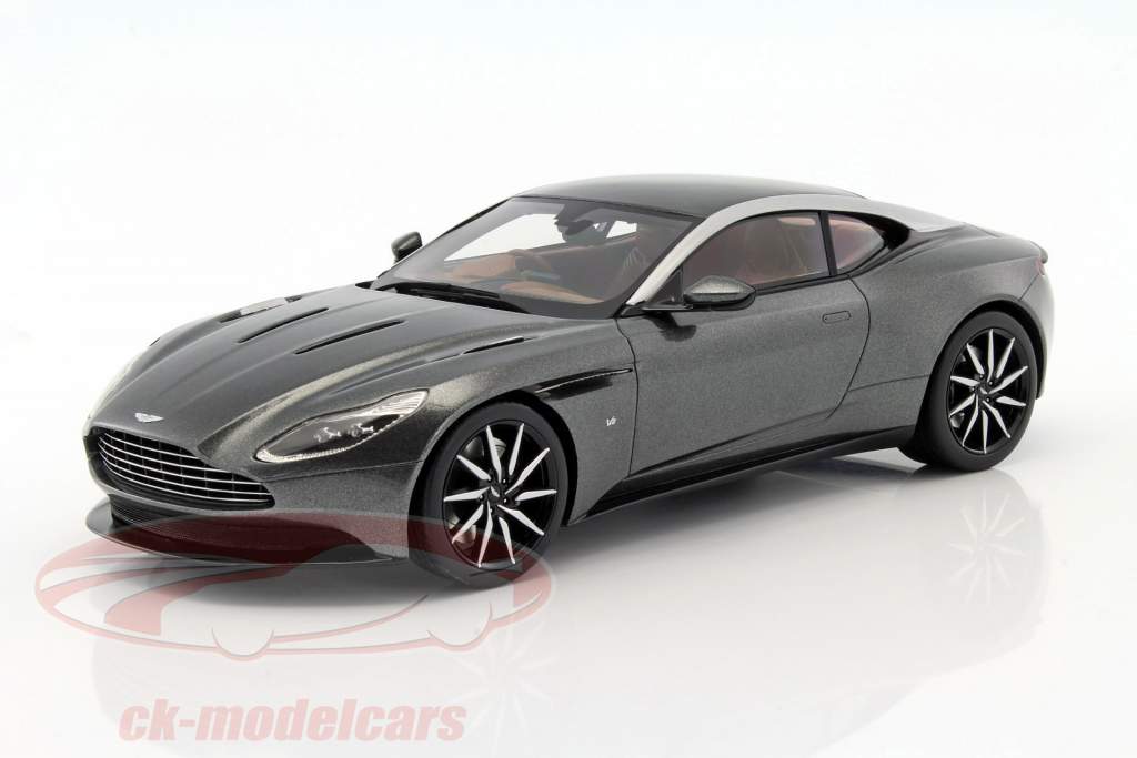 Aston Martin DB11 année de construction 2017 magnetic argent 1:18 TrueScale