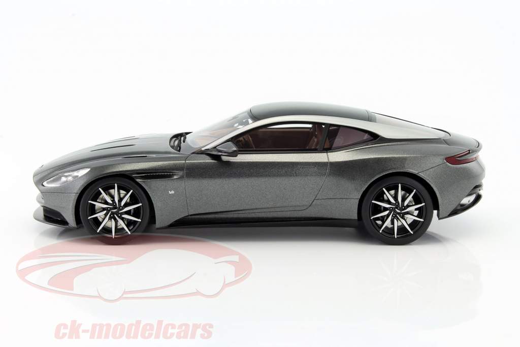Aston Martin DB11 Год постройки 2017 magnetic серебро 1:18 TrueScale