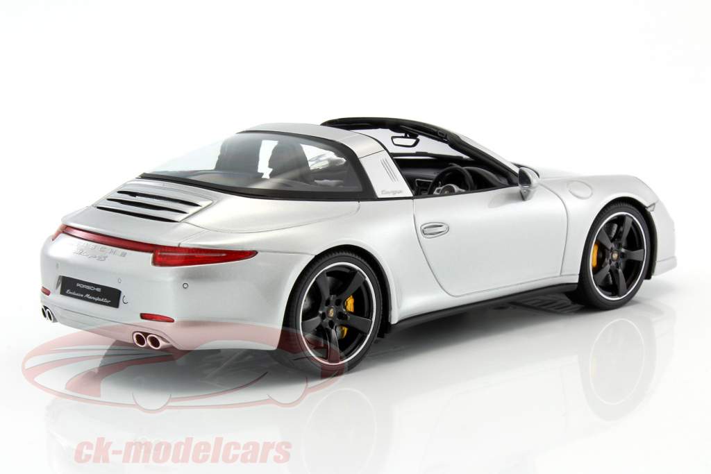 Porsche 911 (991) Targa 4S RHD jaar 2015 zilver met vitrine 1:18 GT-SPIRIT