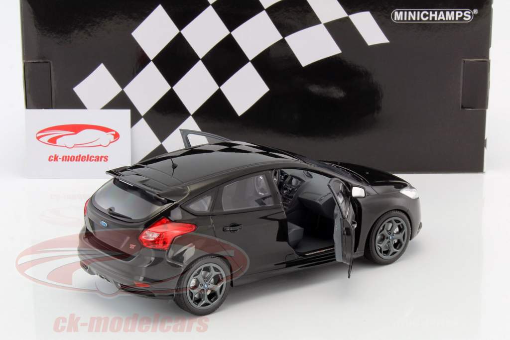 Ford Focus ST Год 2011 черный 1:18 Minichamps