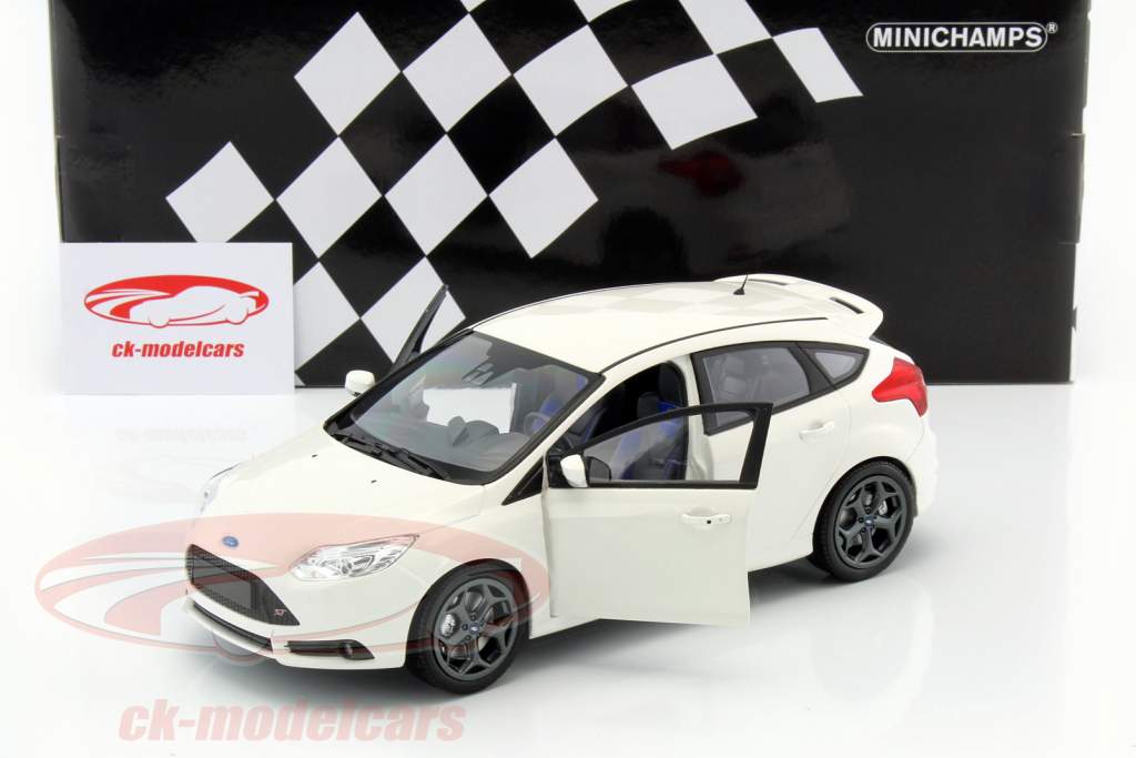 Ford Focus ST Год 2011 белый 1:18 Minichamps