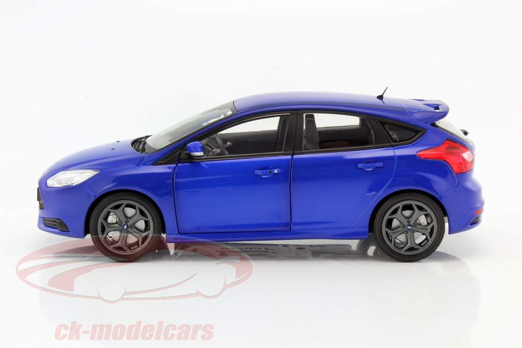 Ford Focus ST イヤー 2011 ブルー 1:18 Minichamps