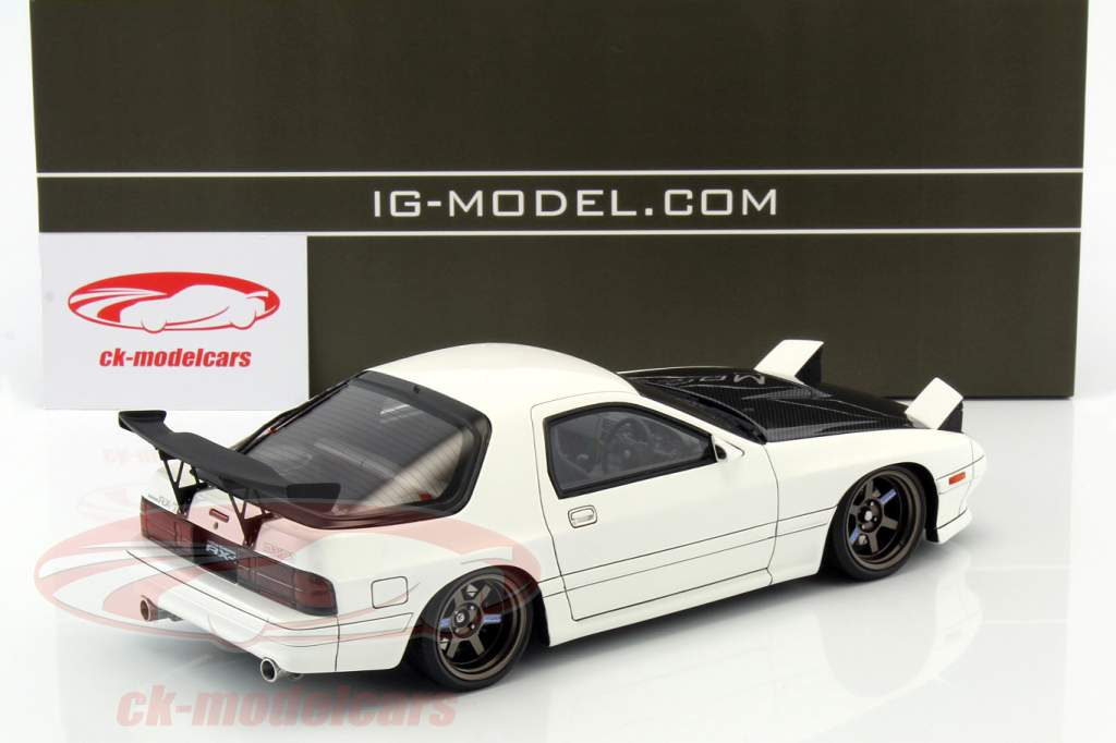 Mazda Savanna RX-7 (FC3S) wit 1:18 Ignition Model
