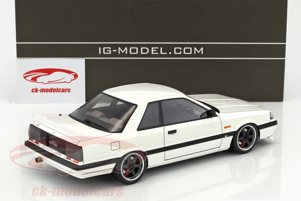 日産 スカイライン GT-R リバティーウォーク 1/18 ホワイト 日産 スカイライン GT-R リバティーウォーク 1/18 ホワイト