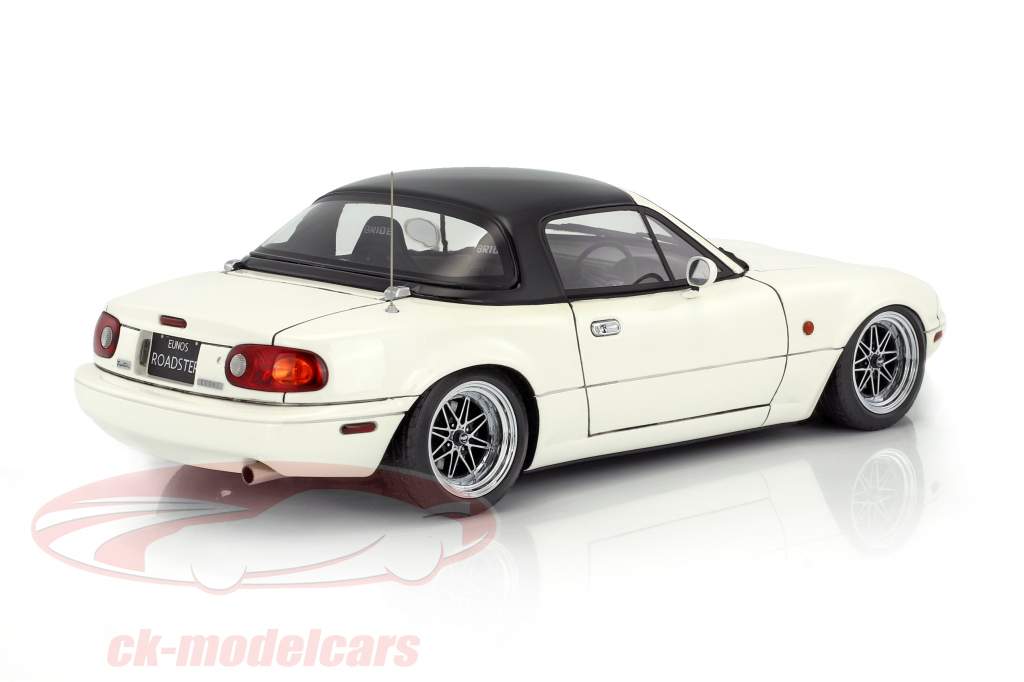 Eunos Roadster (NA) weiß 1:18 Ignition Model