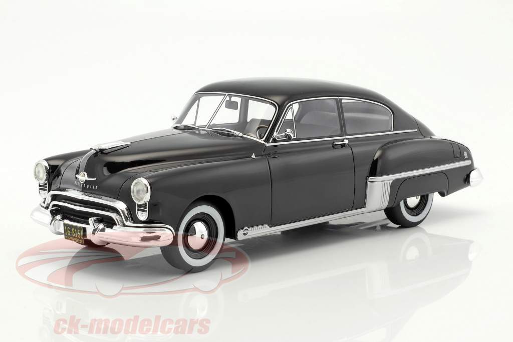 Oldsmobile Rocket 88 año 1949 negro 1:18 BoS-Models