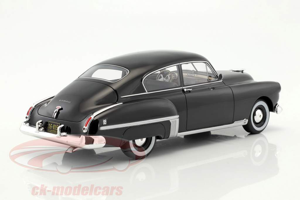 Oldsmobile Rocket 88 année 1949 noir 1:18 BoS-Models