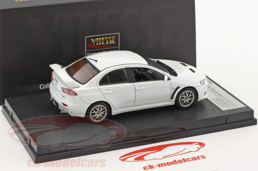 Mitsubishi Lancer Evolution X Год постройки 2012 белый металлический 1:43 Vitesse