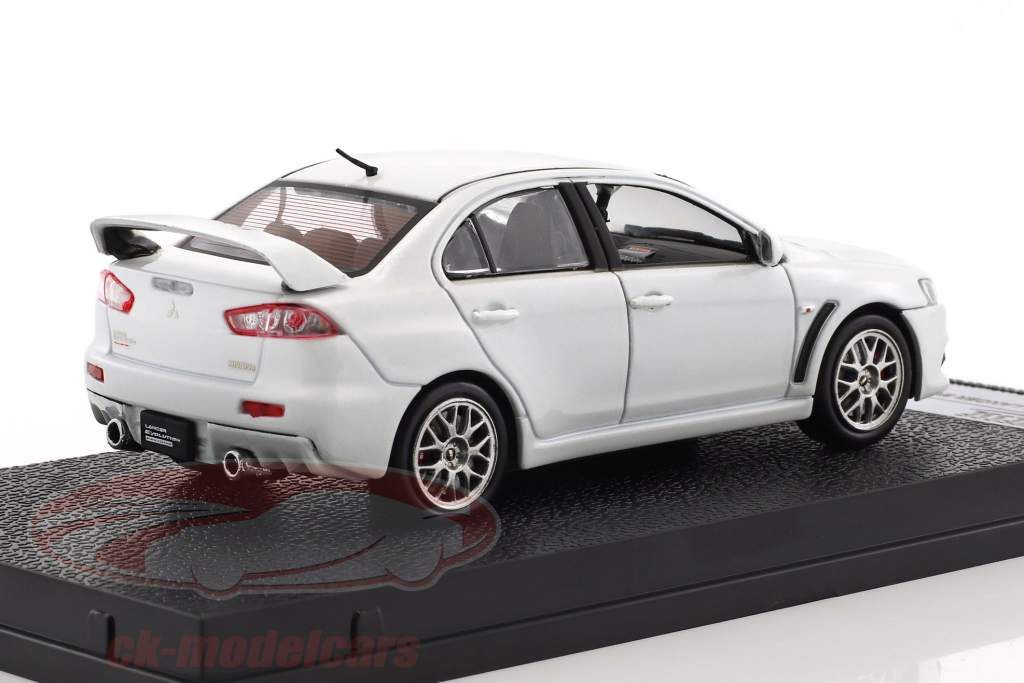 Mitsubishi Lancer Evolution X Год постройки 2012 белый металлический 1:43 Vitesse