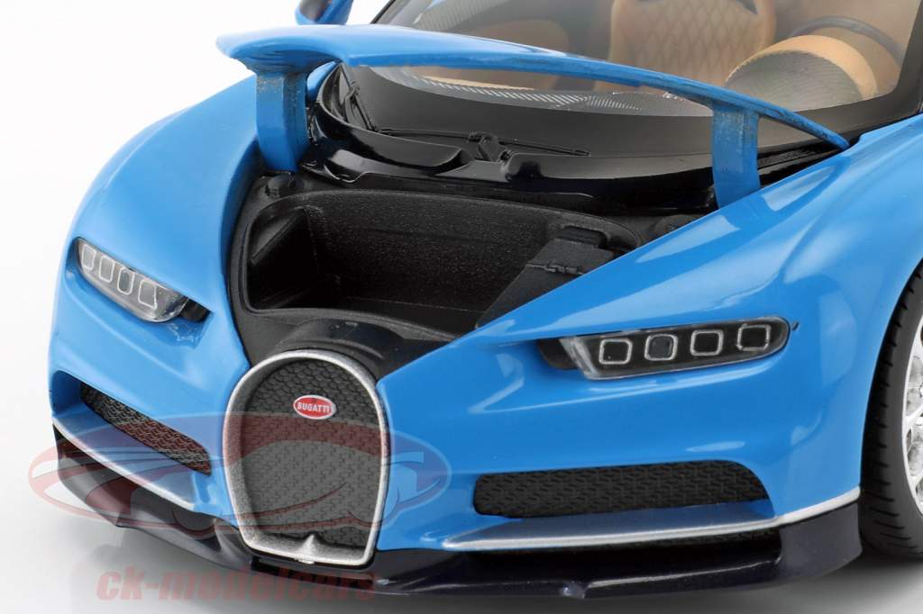 Bugatti Chiron año de construcción 2017 azul claro / azul oscuro 1:24 Welly