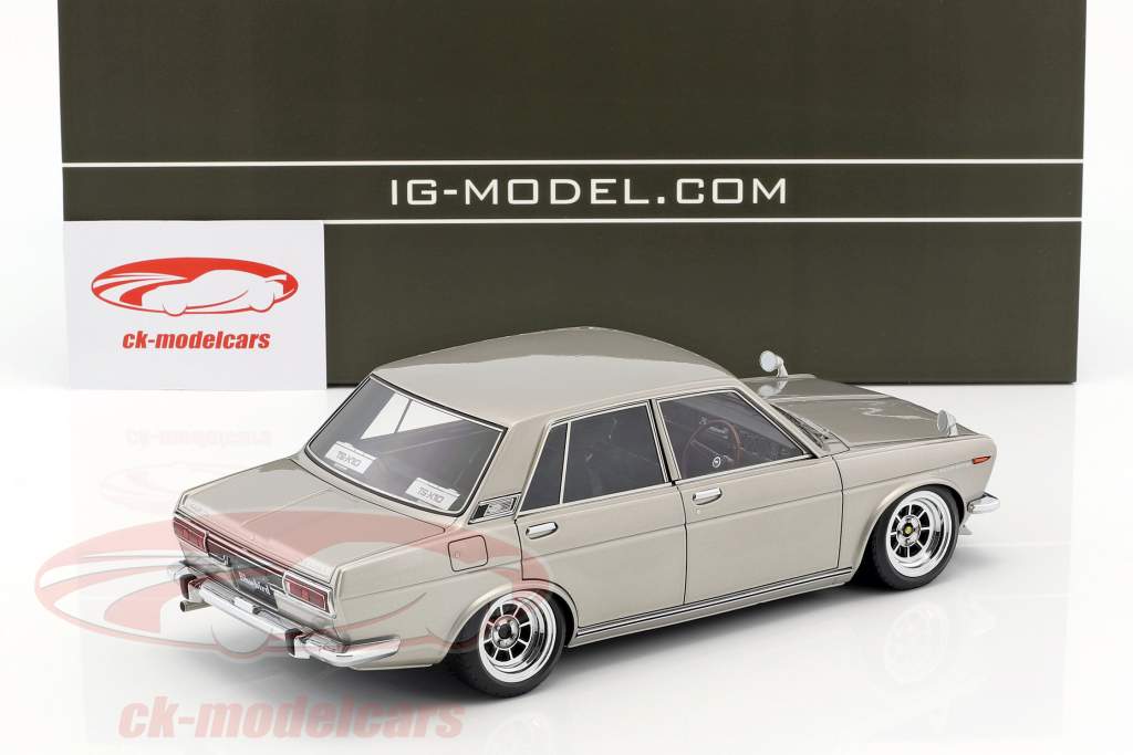 Datsun Bluebird SSS (510) silber 1:18 Ignition Model