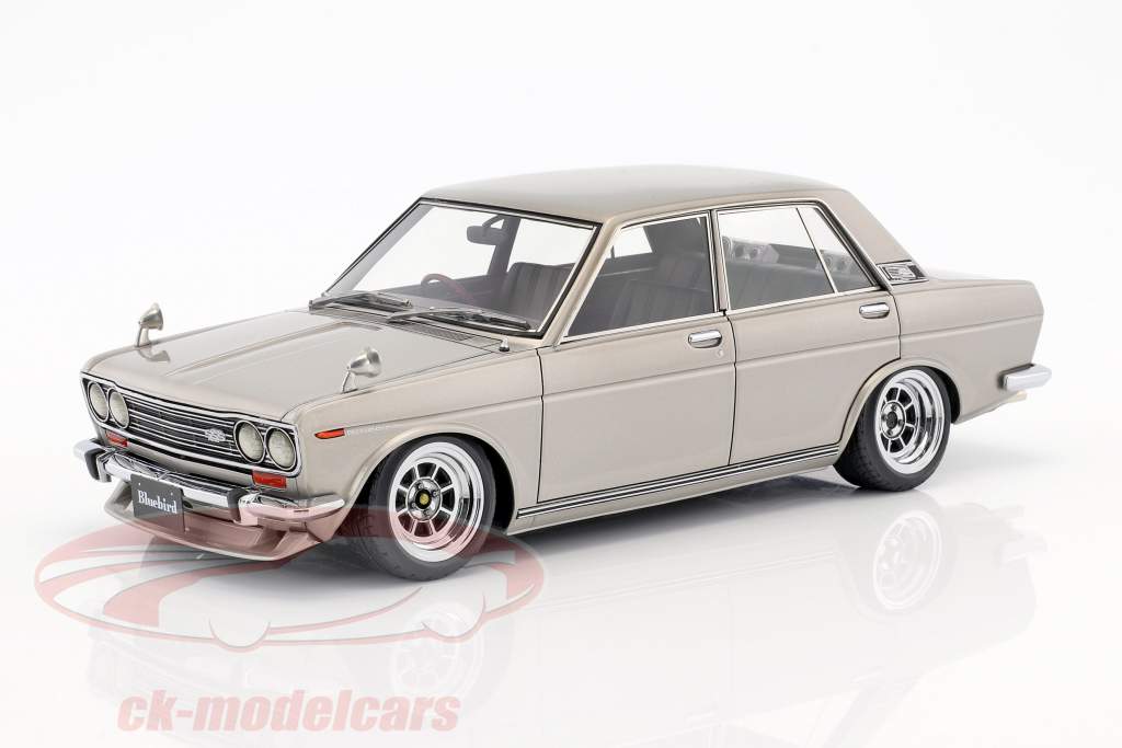 Datsun Bluebird SSS (510) zilver 1:18 Ignition Model