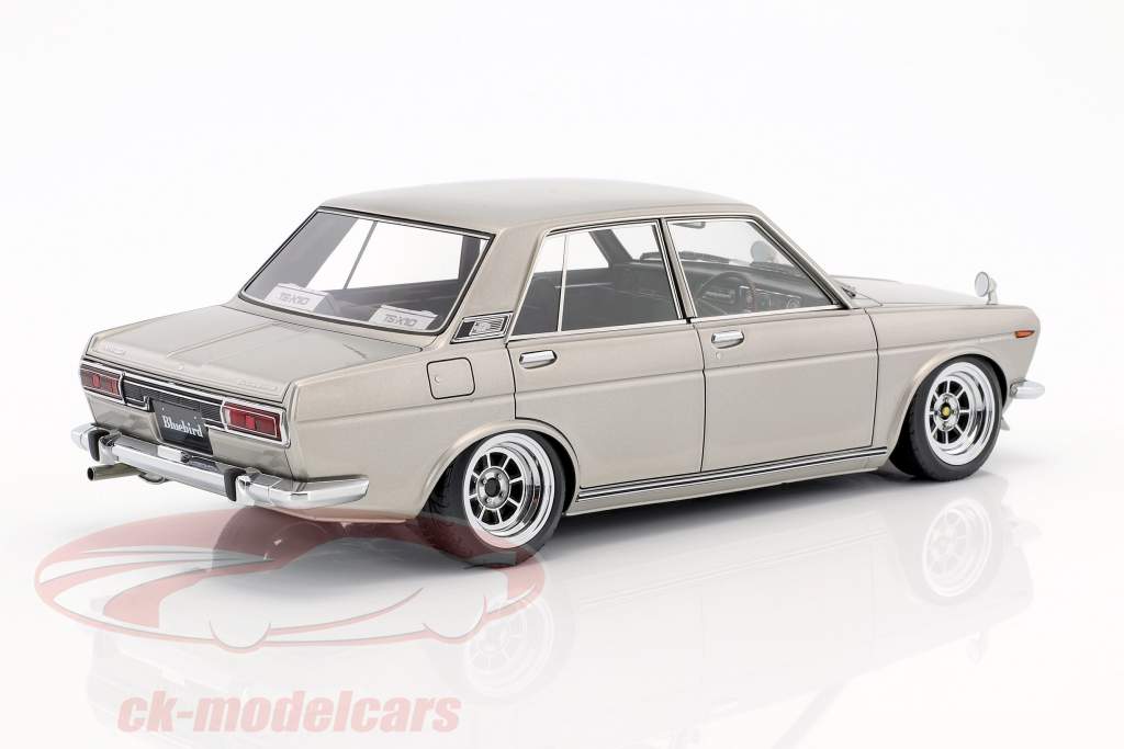 Datsun Bluebird SSS (510) argento 1:18 Ignition Model