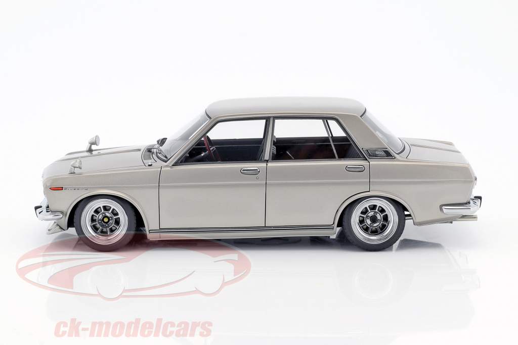 Datsun Bluebird SSS (510) silver 1:18 Ignition Model