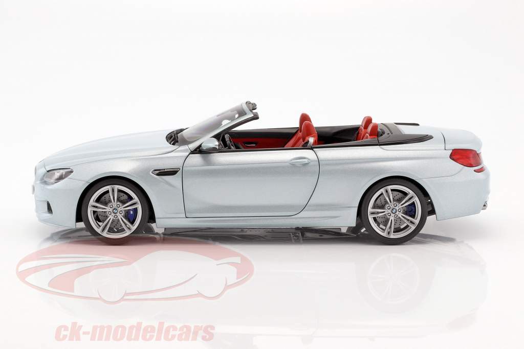 宝马M6敞篷银二银1:18典范模型